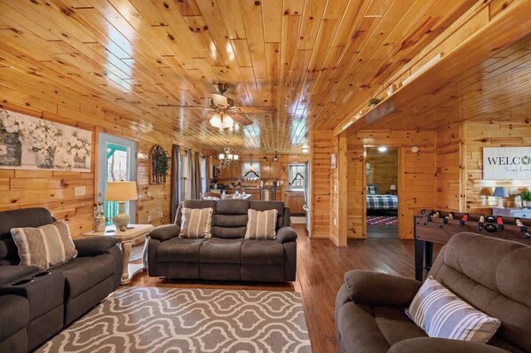 TV, fireplace, video games, foosball - View, Hot Tub, Firepit, Pool Table,Foosball,Arcade (Sevierville)