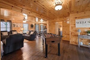 Game room - View, Hot Tub, Firepit, Pool Table,Foosball,Arcade (Sevierville)