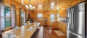 View, Private 5 Acres, Hot Tub, Firepit, Family