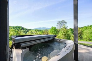 Outdoor spa tub - View, Hot Tub, Firepit, Pool Table,Foosball,Arcade (Sevierville)