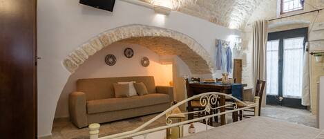 Apartamento | Sala de estar | Televisión de pantalla plana de 32 pulgadas con canales por cable