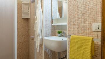 Apartment | Badezimmer | Dusche