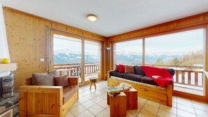 Télévision, cheminée