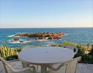 تناول الطعام بالخارج