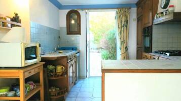 Réfrigérateur, four, lave-vaisselle, cafetiÚre/bouilloire