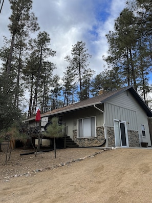 Exterior - Mountain retreat with close proximity to lake and town square (Prescott)