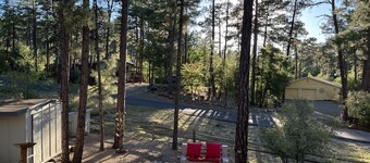Mountain retreat with close proximity to lake and town square