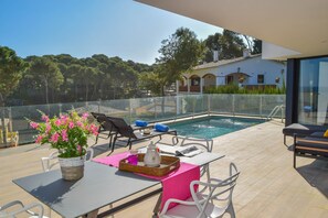 Outdoor dining - CONILL Villa with sea views, private pool, air conditioning and wifi. (Pals)