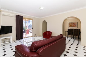 Living area - THE Tide Scarborough (Perth)
