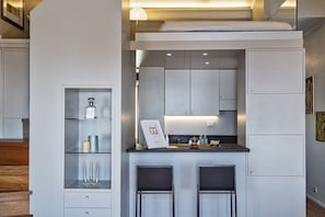 Appartement | Cuisine privée | Grand réfrigérateur, micro-ondes, four, plaque de cuisson