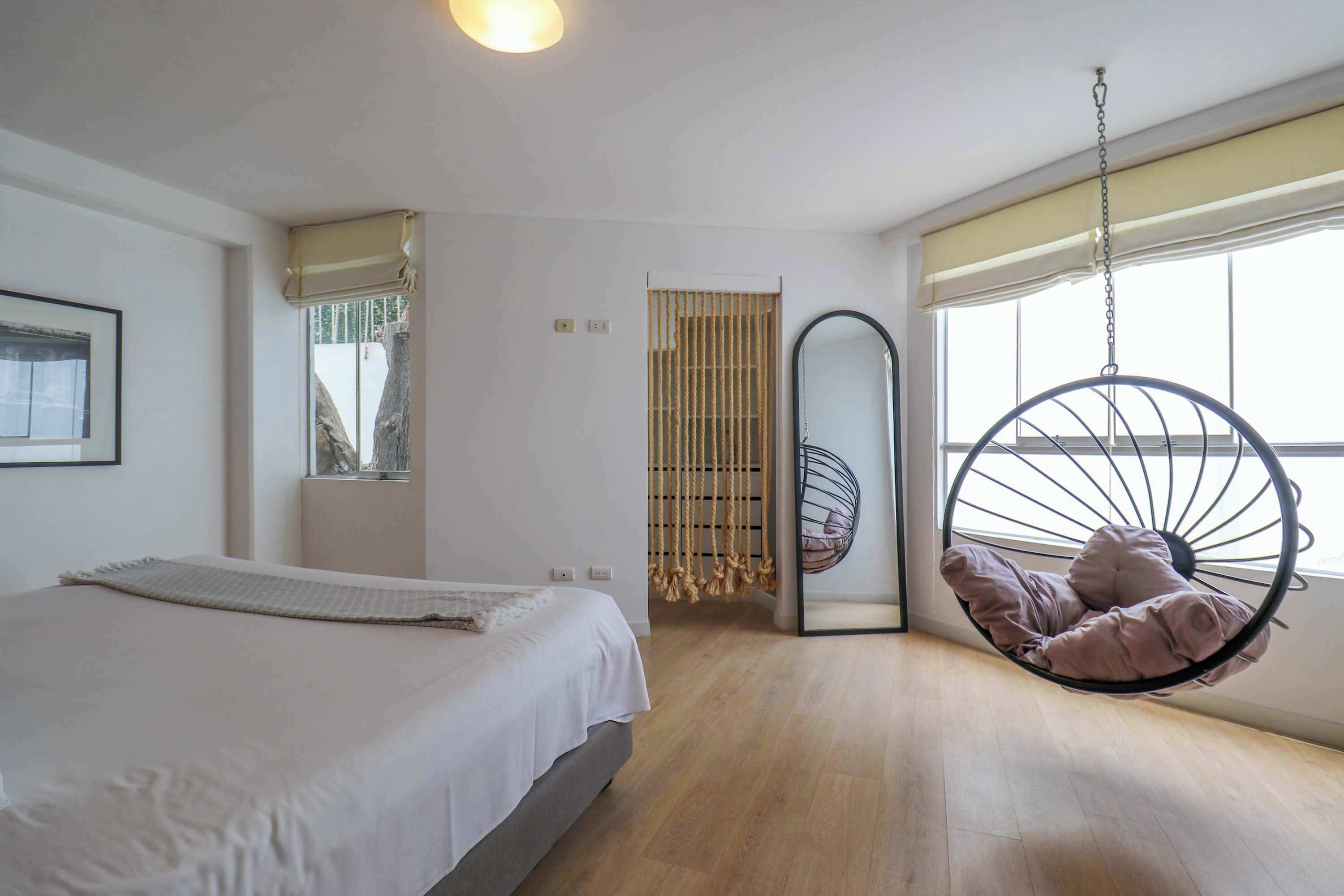 3 habitaciones, tabla de planchar con plancha, wifi y ropa de cama 