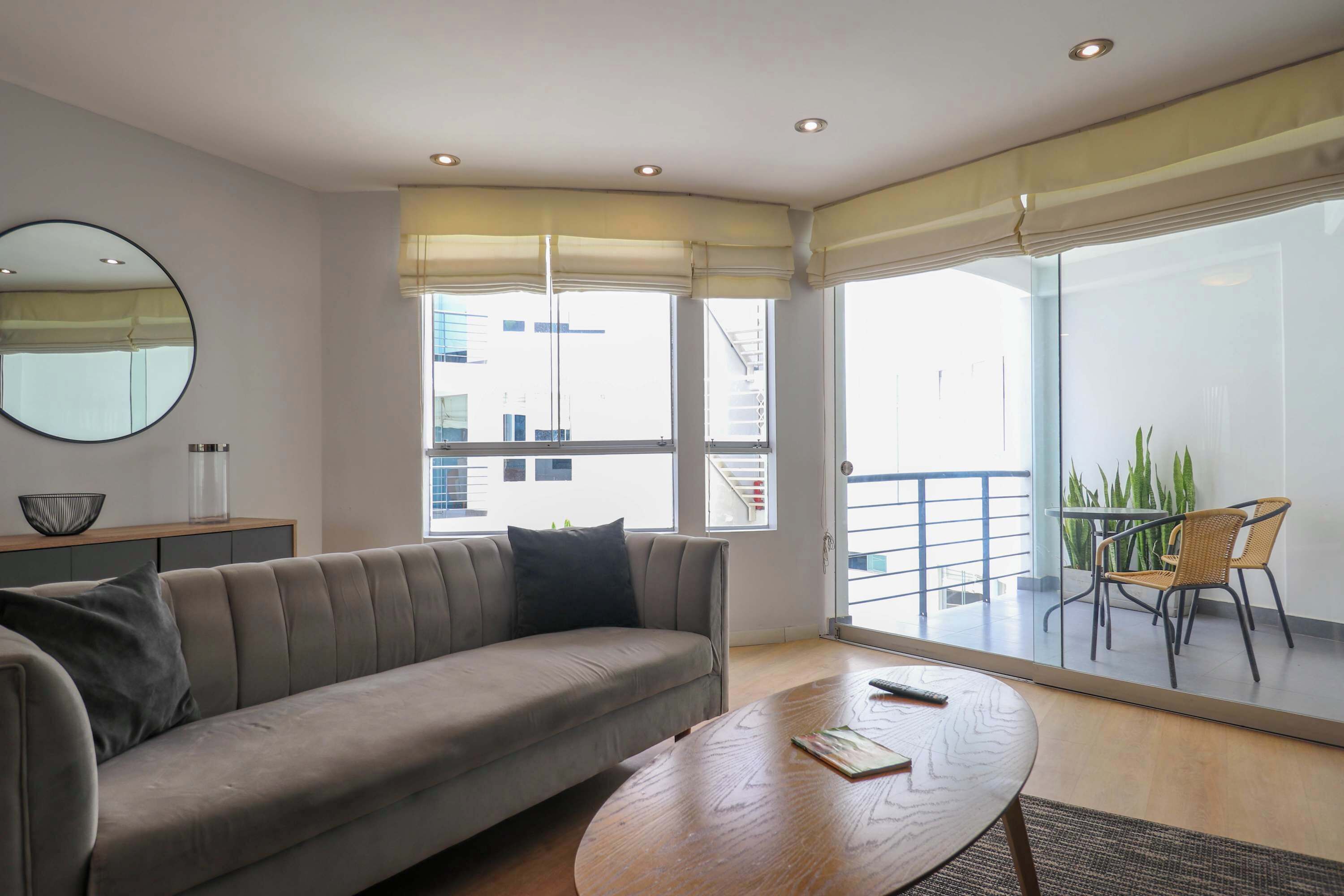 Televisión, estéreo, oficina