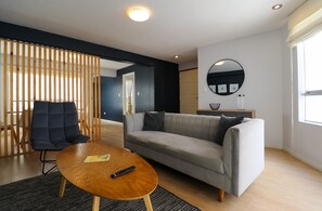 Fernseher, Stereoanlage, Arbeitsbereiche