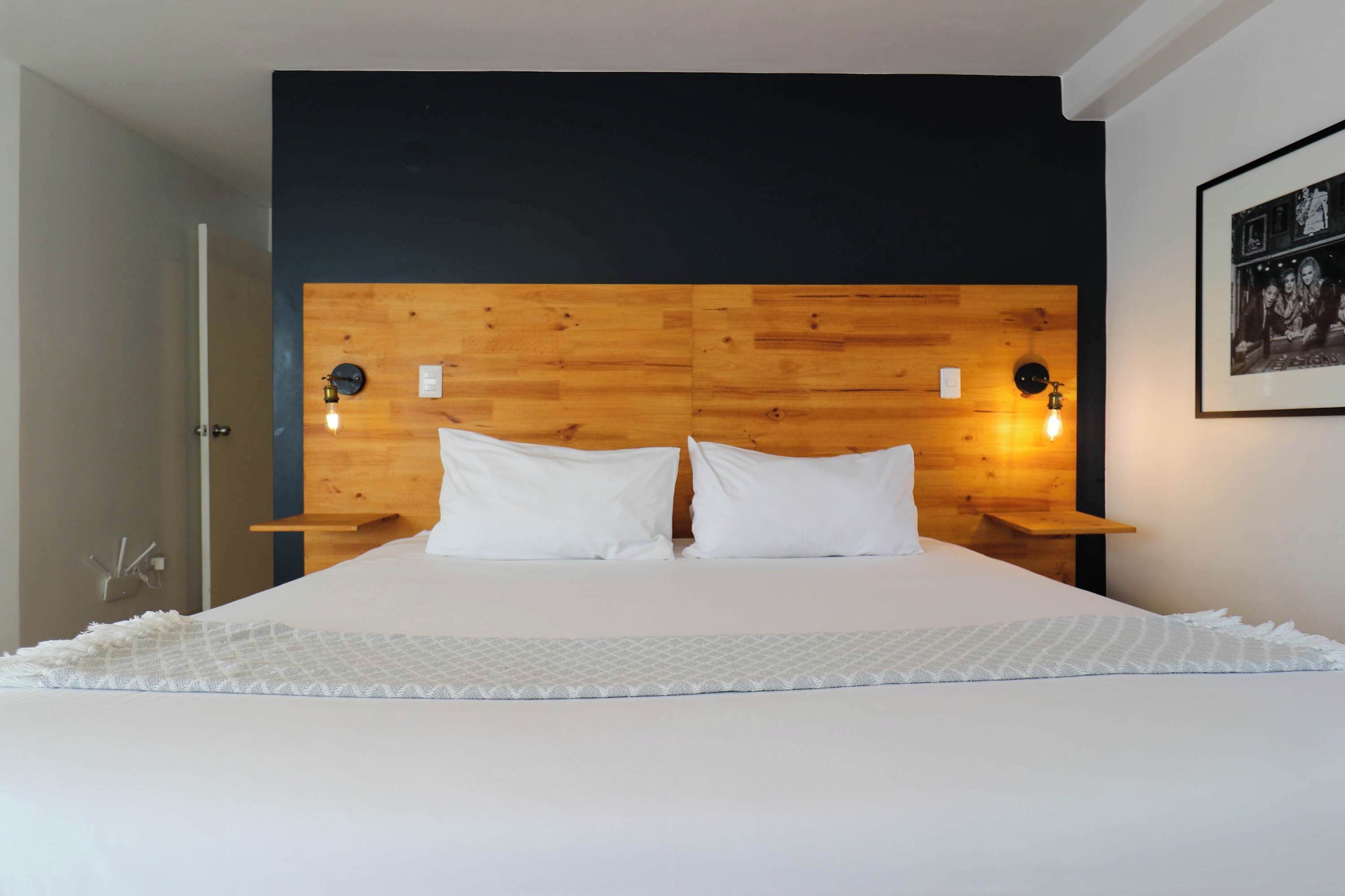 3 habitaciones, tabla de planchar con plancha, wifi y ropa de cama 