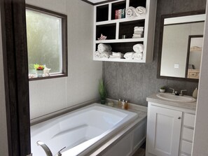Combined shower/bathtub, towels, soap, shampoo