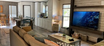 Lake Texoma wooded retreat near Marina Del Rey