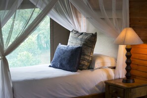 15 makuuhuonetta, työpöytä, internet, vuodevaatteet