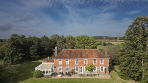 Exterior - Secluded Farmhouse set in 300 acres, sleeps 11 comfortably, and up to 14 people. (Battle)