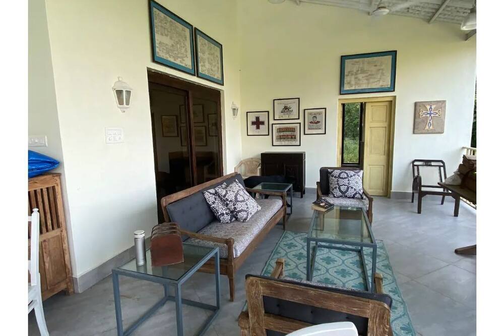 The Maya - 2 bhk cottage with pool - sleeps 4