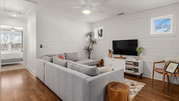 3 habitaciones, tabla de planchar con plancha, wifi y ropa de cama