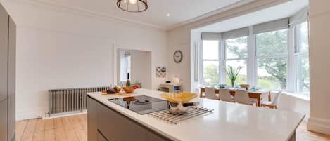 Microondas, horno, lavavajillas y tostadora