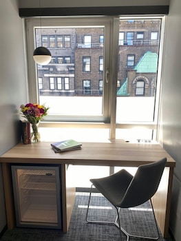 Superior Suite | Premium bedding, in-room safe, desk, laptop workspace at Henn na Hotel New York