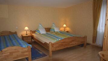 2 bedrooms, travel crib, free WiFi, bed sheets