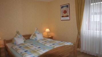 2 Schlafzimmer, Reisekinderbett, kostenloses WLAN, Bettwäsche