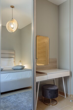 2 bedrooms, desk, travel cot, free WiFi