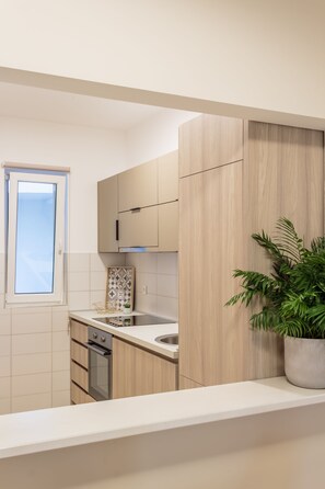 Kühlschrank, Ofen, Herdplatte, Geschirrspüler