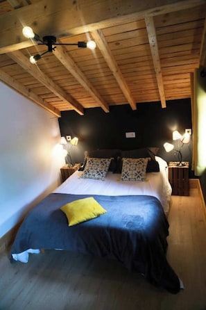 4 bedrooms, soundproofing, iron/ironing board, free WiFi