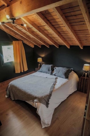 4 chambres, chambres insonorisées, fer et planche à repasser