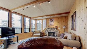 Condo, 2 Bedrooms | Living area