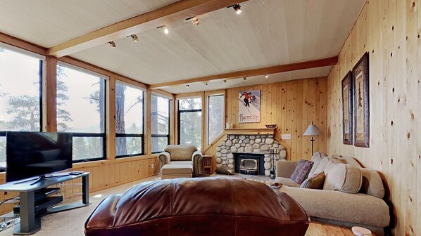 Condo, 2 Bedrooms | Living area