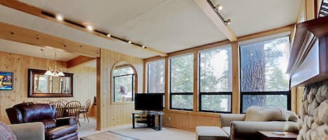 Condo, 2 Bedrooms | Living area