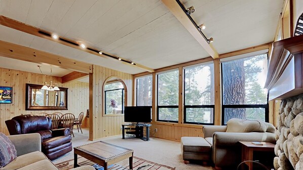 Condo, 2 Bedrooms | Living area