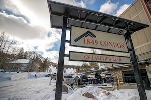 Condo, 2 Bedrooms | Property grounds - 3 Outdoor Spas, Pool, Sauna and Free WiFi and Parking - Unit 531 at 1849 Condos - Slopeside by RedAwning (Mammoth Lakes)