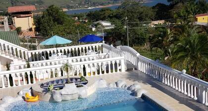 Gorgeous Vacation Home, Beautiful Mountain and Lake Views