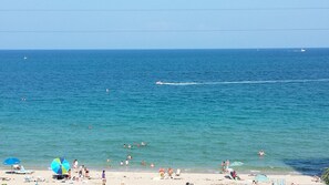 Am Strand, Liegestühle, Strandtücher