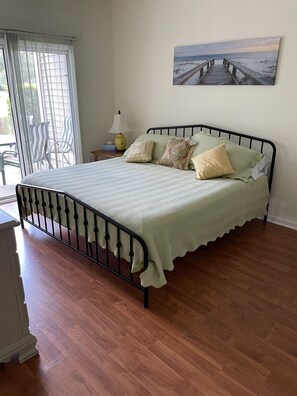 4 bedrooms, iron/ironing board, free WiFi, bed sheets - SUNSET BEACH NC- Golf, Family Vacation, Beach, Pool, Tennis, Rest and Relaxation (Sunset Beach)