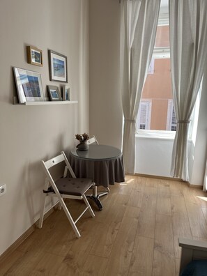 Interior - Apartment Check In, city center, 3 private en-suite bedrooms with terrace. (Pula)