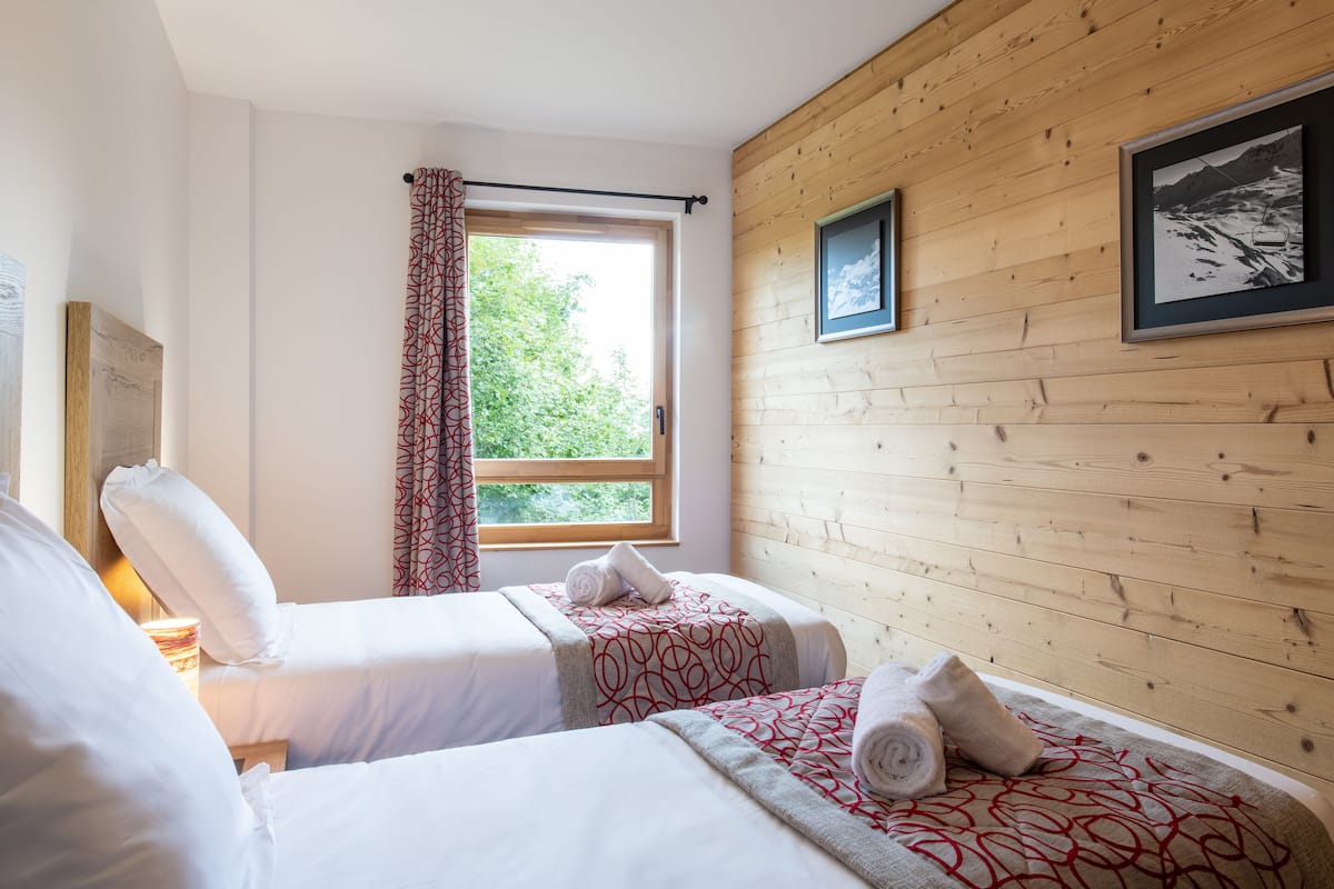 Apartment, 4 Bedrooms | 3 bedrooms, soundproofing, free WiFi, bed sheets