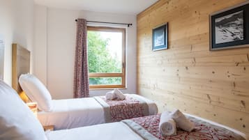 Apartment, 4 Bedrooms | Soundproofing, free WiFi, bed sheets