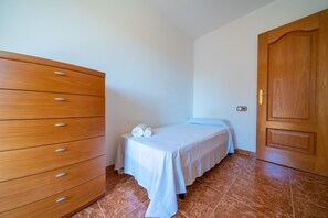 4 chambres, fer et planche à repasser, Wi-Fi gratuit, draps fournis