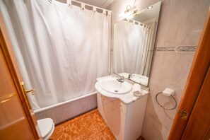 Baignoire, serviettes fournies