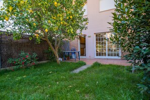 Terrace/patio - HomeHolidaysRentals Charme - Costa Barcelona (Santa Susana)