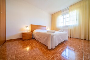 4 Schlafzimmer, Bügeleisen/Bügelbrett, kostenloses WLAN, Bettwäsche