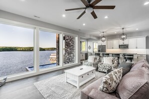 Smart TV, fireplace, video games, table tennis - MAIN CHANNEL views, private pool, hot tub, man cave, and game room! Sleeps 30! (Osage Beach)