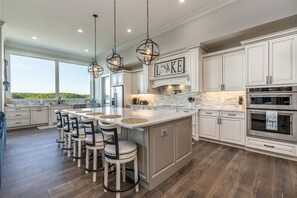 Fridge, microwave, oven, stovetop - MAIN CHANNEL views, private pool, hot tub, man cave, and game room! Sleeps 30! (Osage Beach)