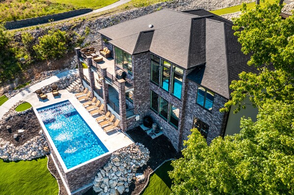 Exterior - MAIN CHANNEL views, private pool, hot tub, man cave, and game room! Sleeps 30! (Osage Beach)